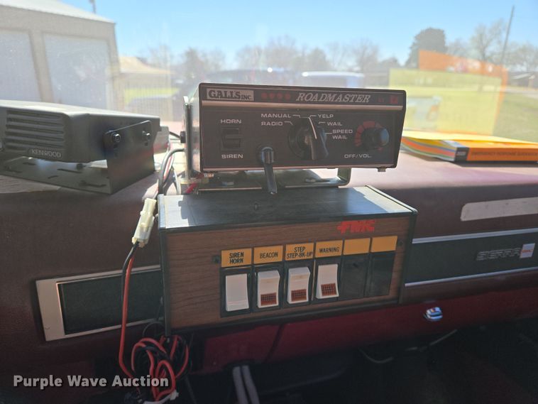 image for item EN8817 1986 GMC C6000 pumper fire truck