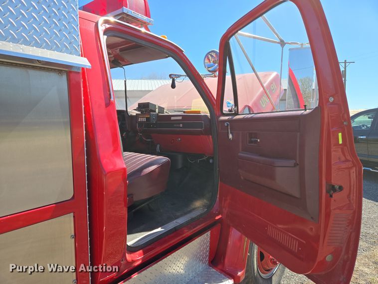 image for item EN8817 1986 GMC C6000 pumper fire truck