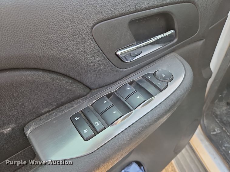 image for item EN8822 2007 Chevrolet Suburban 2500 SUV