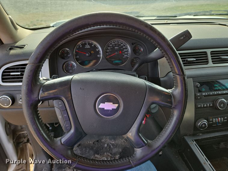 image for item EN8822 2007 Chevrolet Suburban 2500 SUV