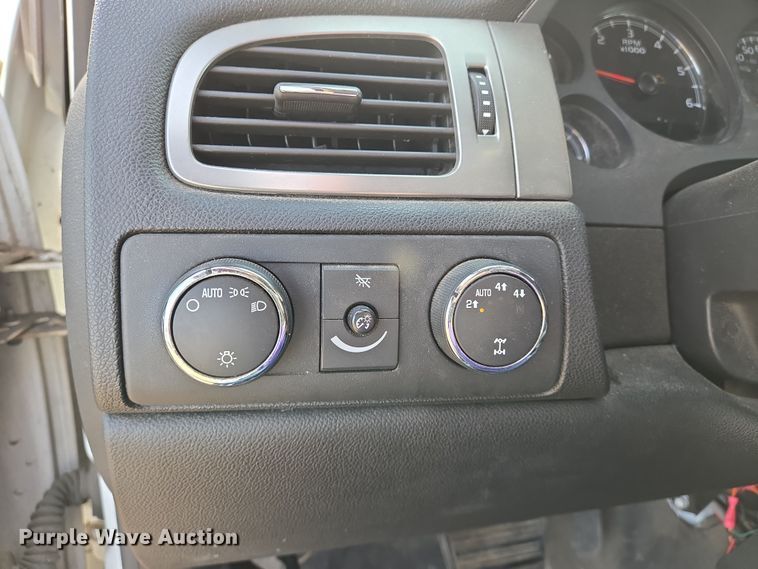 image for item EN8822 2007 Chevrolet Suburban 2500 SUV