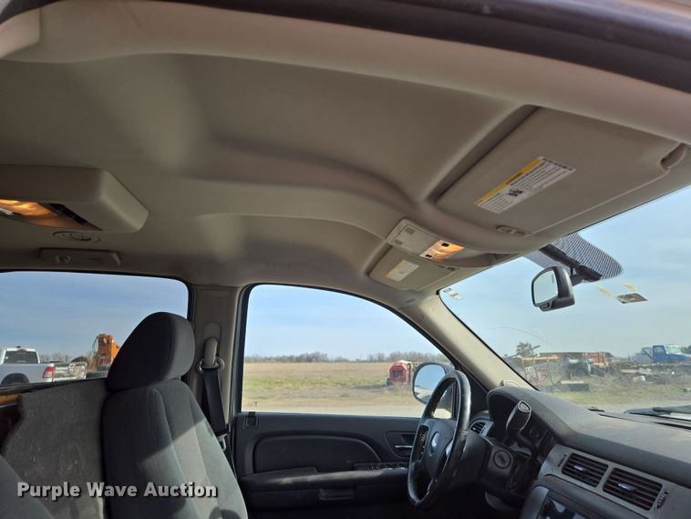 image for item EN8822 2007 Chevrolet Suburban 2500 SUV