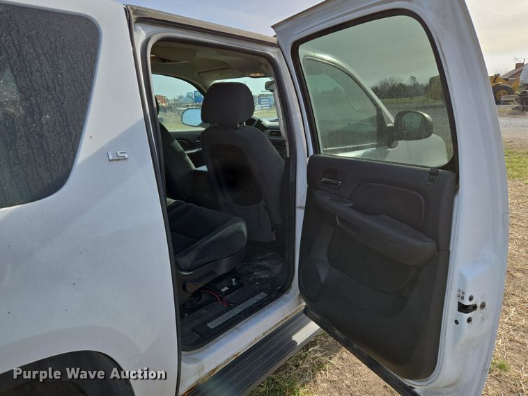 image for item EN8822 2007 Chevrolet Suburban 2500 SUV