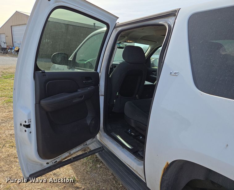 image for item EN8822 2007 Chevrolet Suburban 2500 SUV