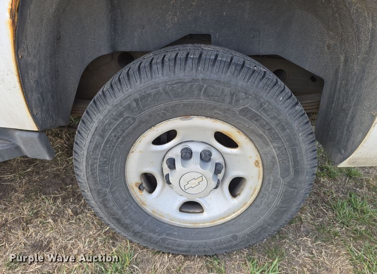 image for item EN8822 2007 Chevrolet Suburban 2500 SUV