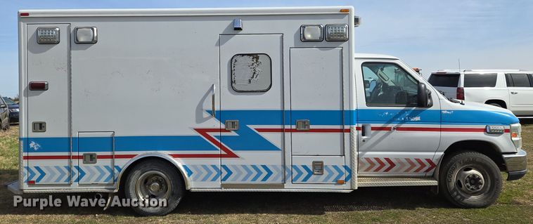image for item EN8825 2010 Ford E450 ambulance