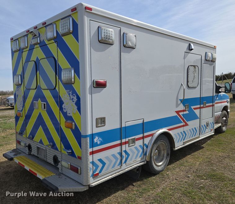 image for item EN8825 2010 Ford E450 ambulance