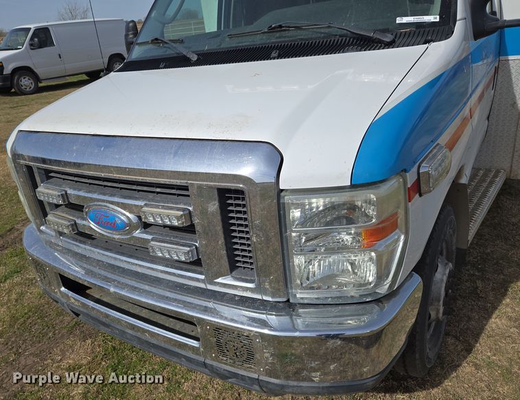 image for item EN8825 2010 Ford E450 ambulance