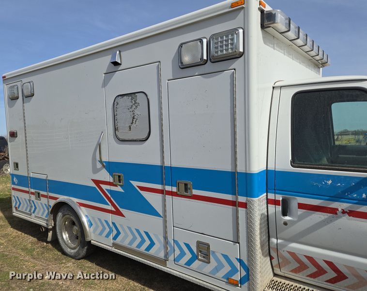 image for item EN8825 2010 Ford E450 ambulance