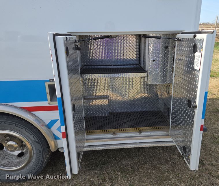 image for item EN8825 2010 Ford E450 ambulance