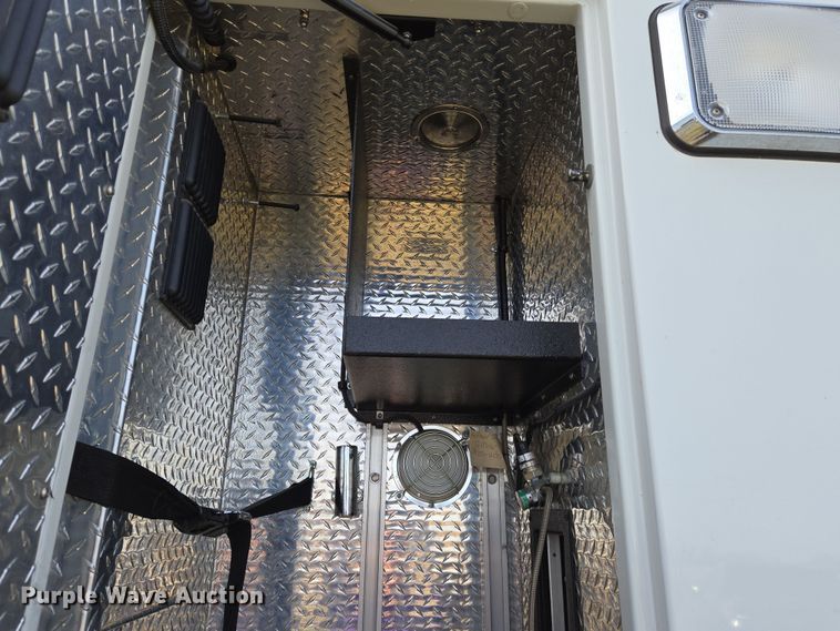 image for item EN8825 2010 Ford E450 ambulance