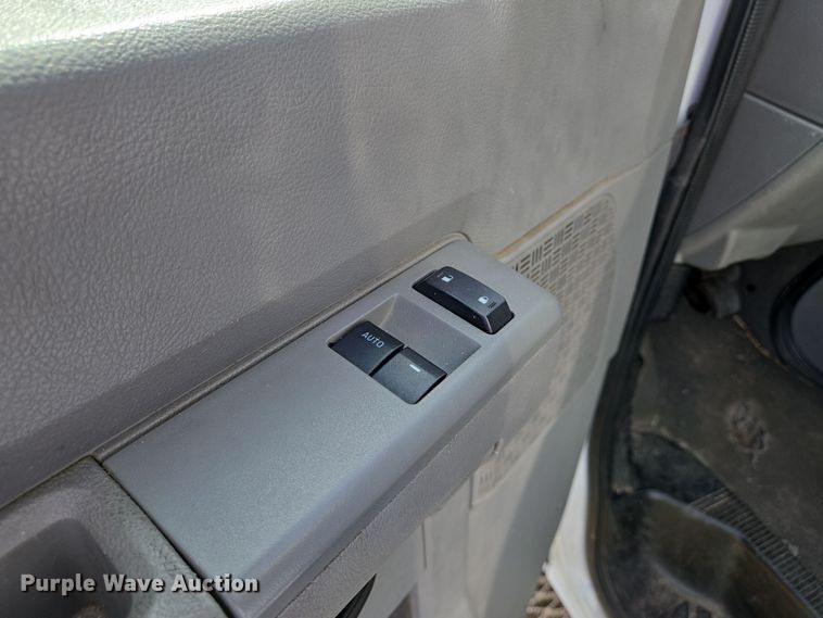 image for item EN8825 2010 Ford E450 ambulance