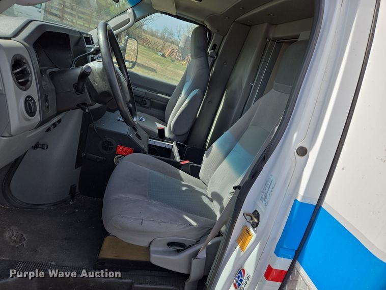 image for item EN8825 2010 Ford E450 ambulance