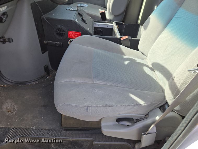 image for item EN8825 2010 Ford E450 ambulance