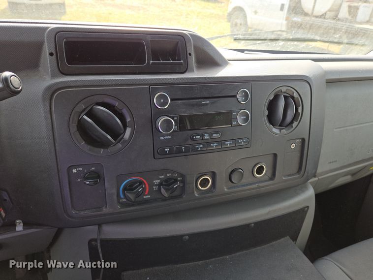 image for item EN8825 2010 Ford E450 ambulance