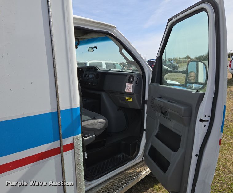 image for item EN8825 2010 Ford E450 ambulance