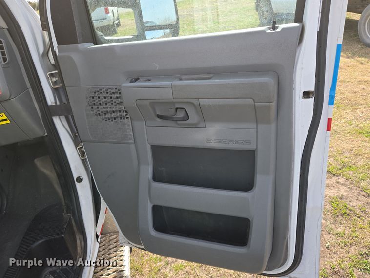 image for item EN8825 2010 Ford E450 ambulance