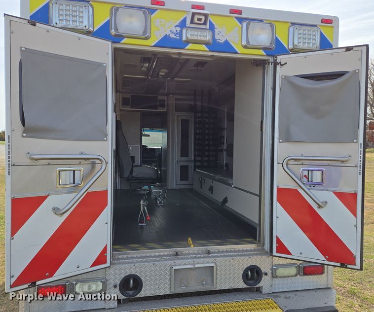 image for item EN8825 2010 Ford E450 ambulance