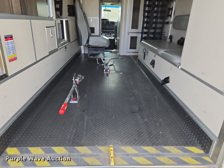 image for item EN8825 2010 Ford E450 ambulance