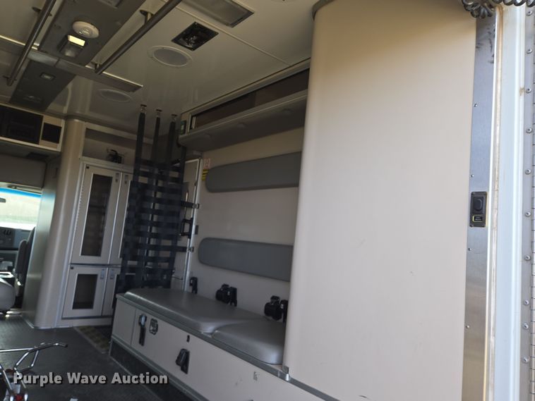 image for item EN8825 2010 Ford E450 ambulance