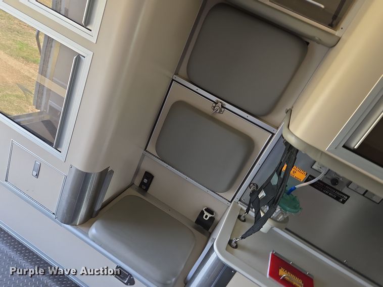 image for item EN8825 2010 Ford E450 ambulance