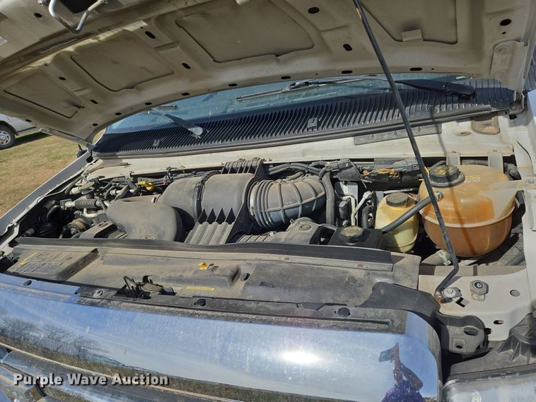 image for item EN8825 2010 Ford E450 ambulance