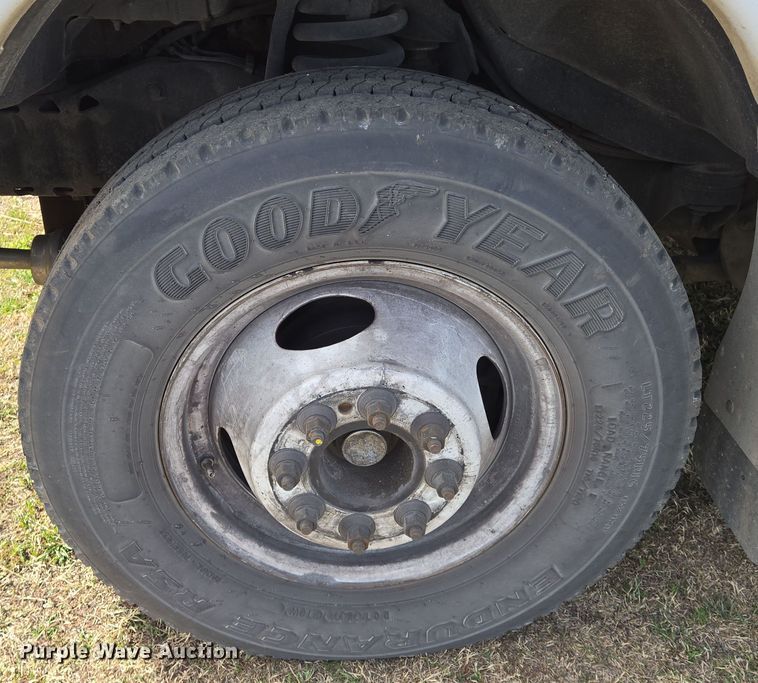 image for item EN8825 2010 Ford E450 ambulance