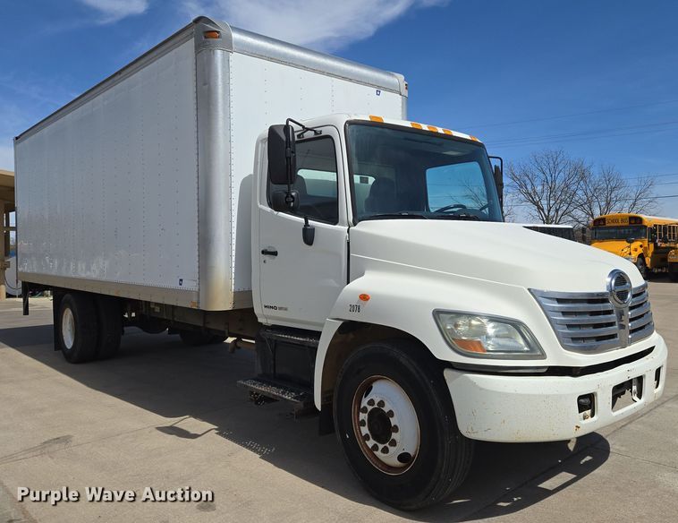 image for item EN8830 2007 Hino 268 box truck