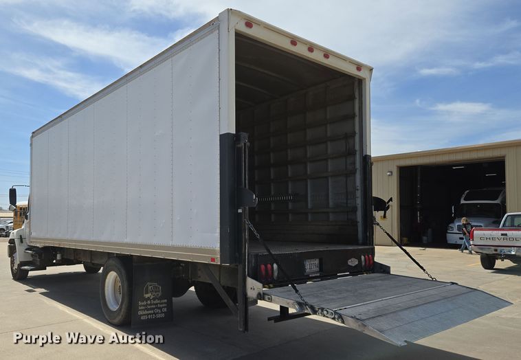 image for item EN8830 2007 Hino 268 box truck