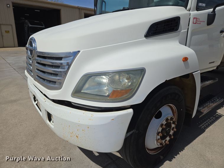 image for item EN8830 2007 Hino 268 box truck