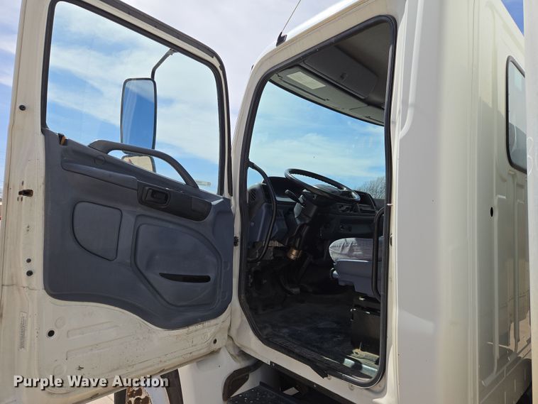 image for item EN8830 2007 Hino 268 box truck