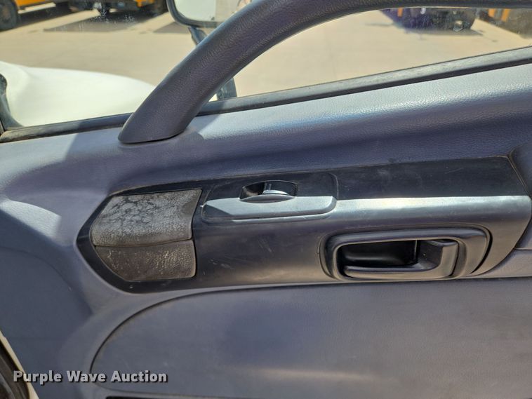 image for item EN8830 2007 Hino 268 box truck