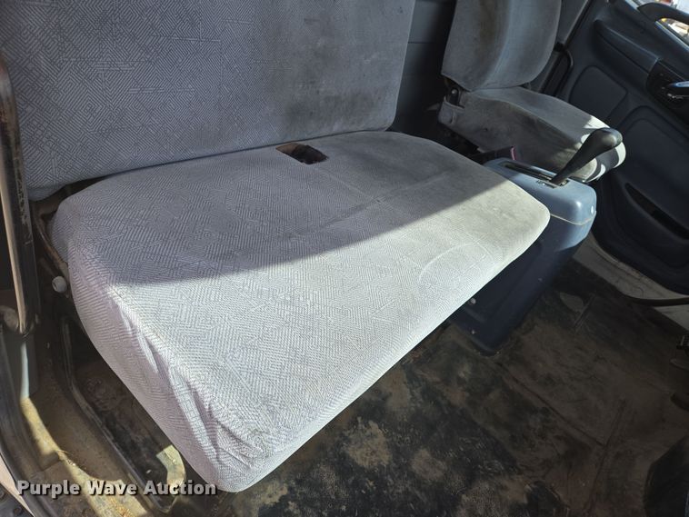 image for item EN8830 2007 Hino 268 box truck