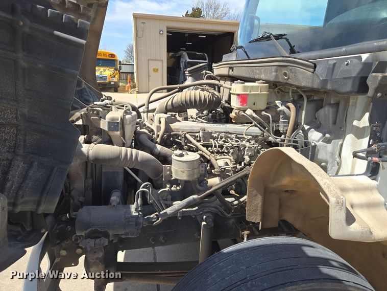 image for item EN8830 2007 Hino 268 box truck