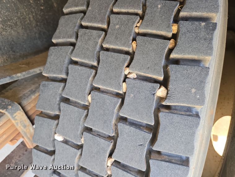 image for item EN8830 2007 Hino 268 box truck