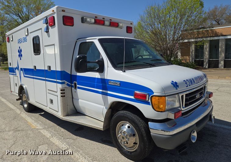 image for item EN8888 2006 Ford E450 Super Duty ambulance