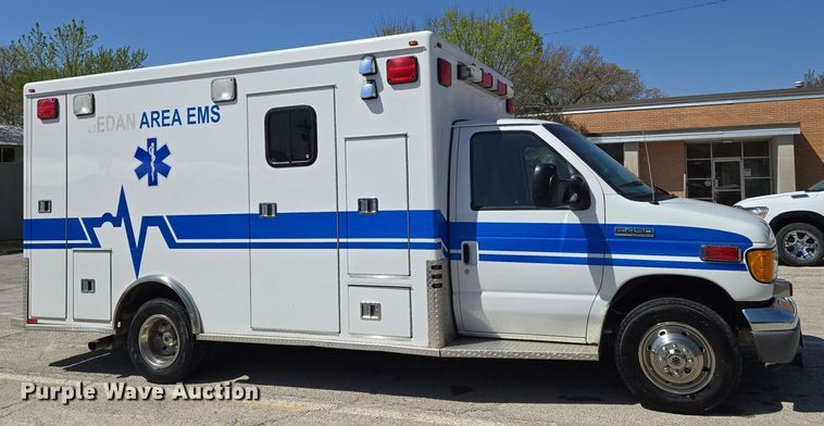 image for item EN8888 2006 Ford E450 Super Duty ambulance