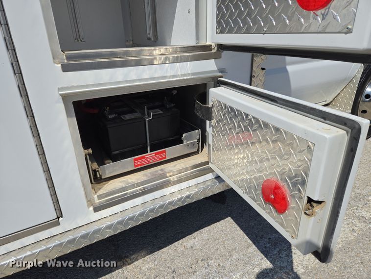 image for item EN8888 2006 Ford E450 Super Duty ambulance