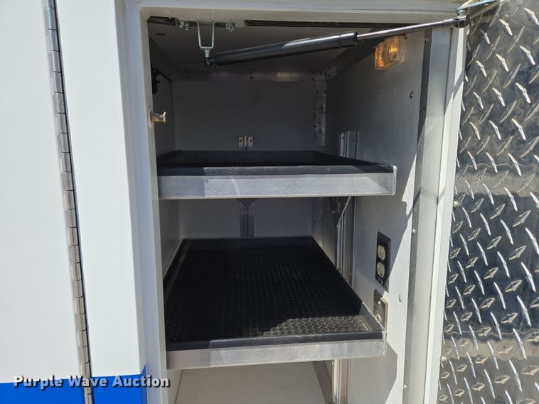 image for item EN8888 2006 Ford E450 Super Duty ambulance