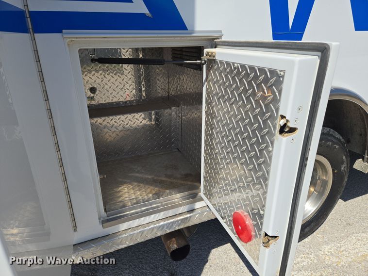 image for item EN8888 2006 Ford E450 Super Duty ambulance