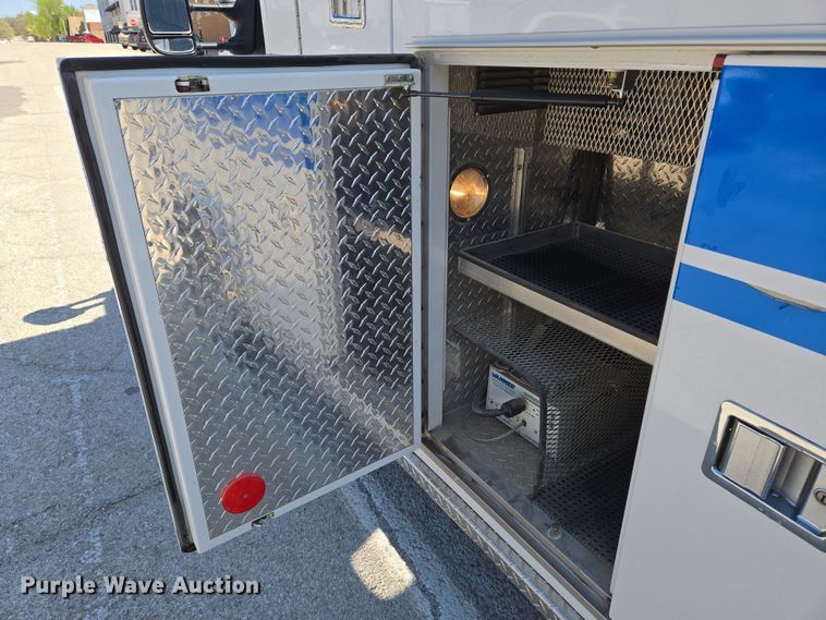 image for item EN8888 2006 Ford E450 Super Duty ambulance