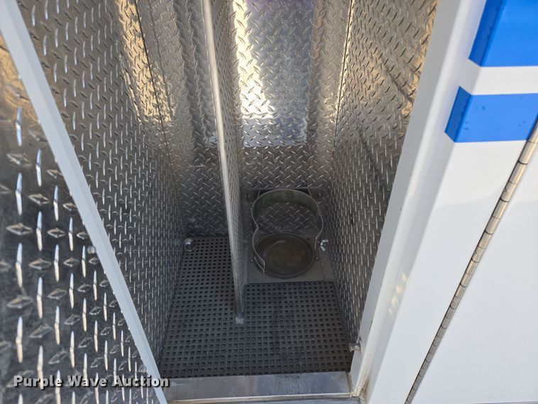 image for item EN8888 2006 Ford E450 Super Duty ambulance