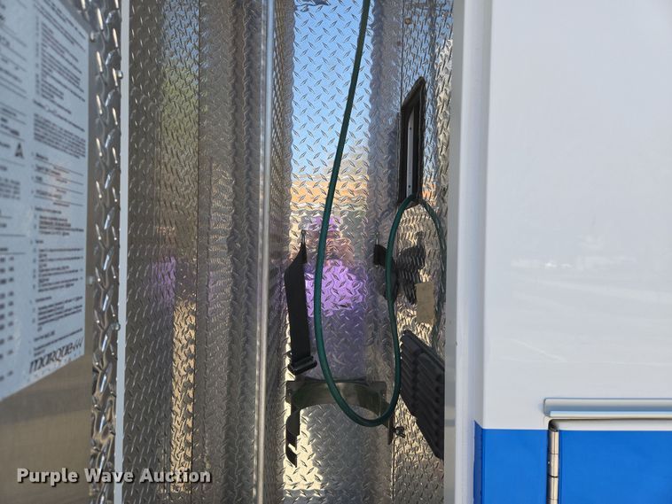 image for item EN8888 2006 Ford E450 Super Duty ambulance