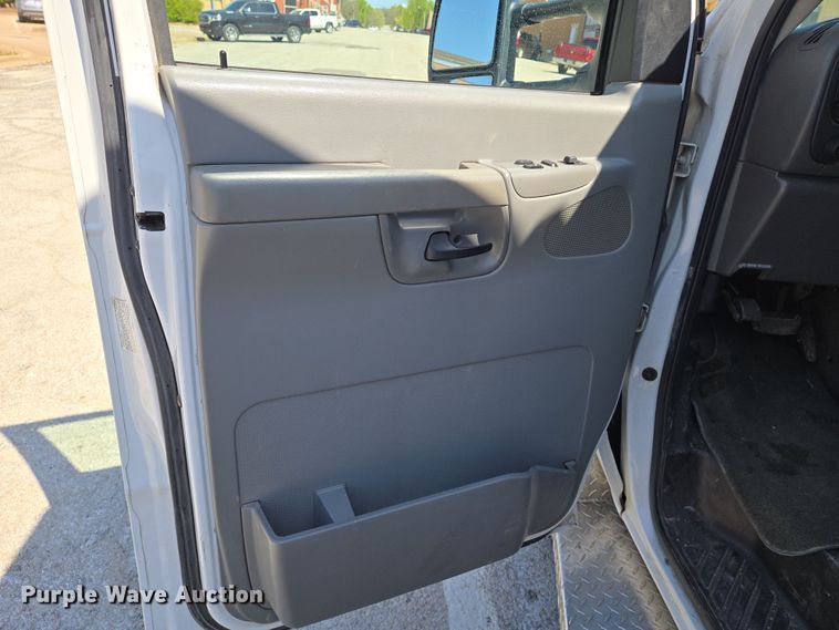 image for item EN8888 2006 Ford E450 Super Duty ambulance