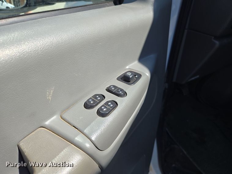 image for item EN8888 2006 Ford E450 Super Duty ambulance