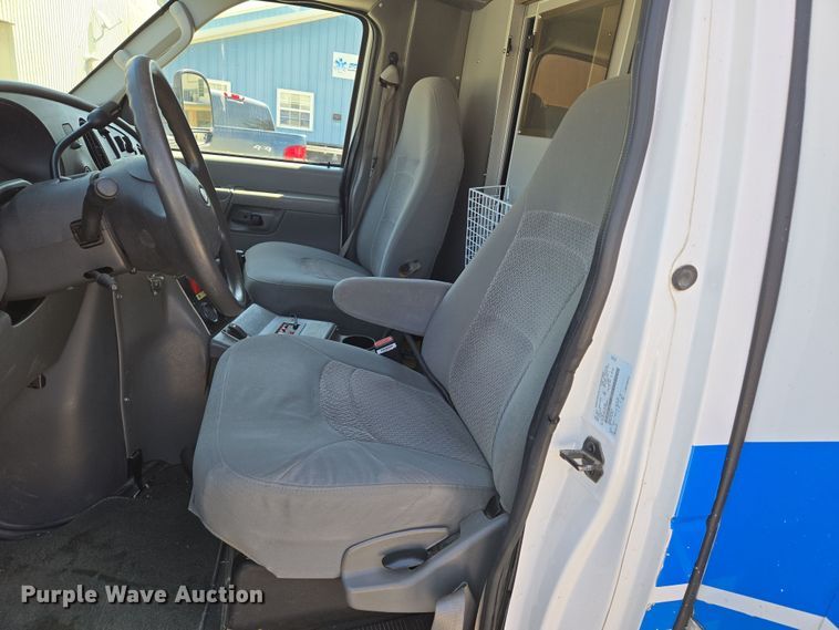 image for item EN8888 2006 Ford E450 Super Duty ambulance