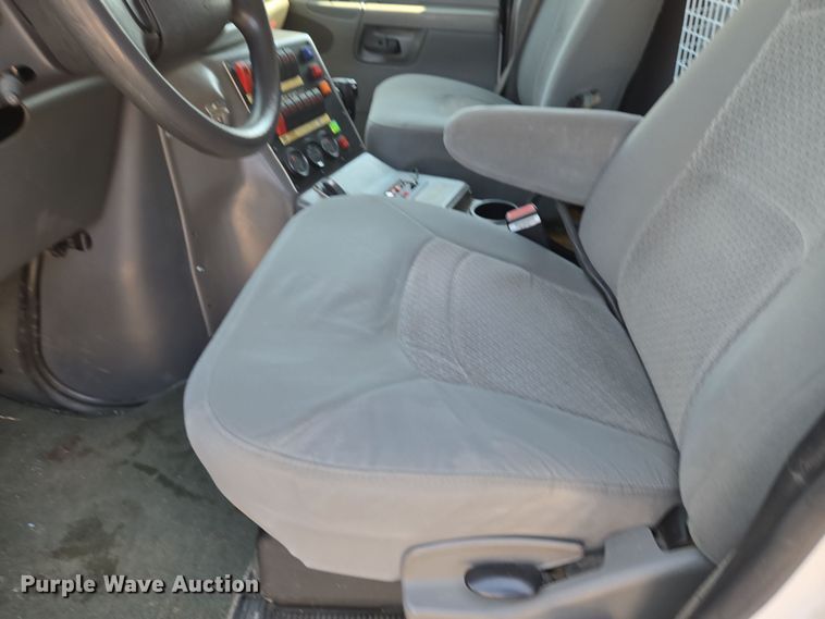 image for item EN8888 2006 Ford E450 Super Duty ambulance