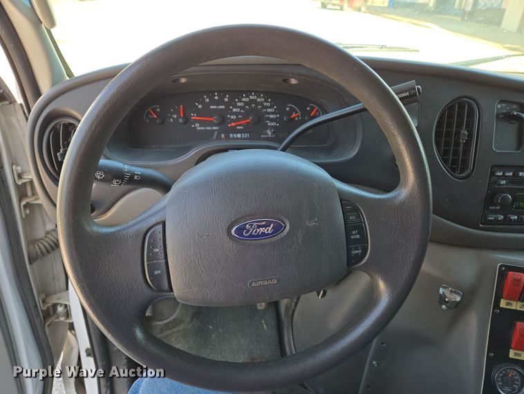 image for item EN8888 2006 Ford E450 Super Duty ambulance