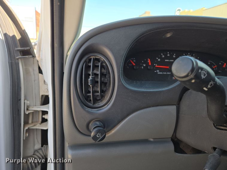 image for item EN8888 2006 Ford E450 Super Duty ambulance