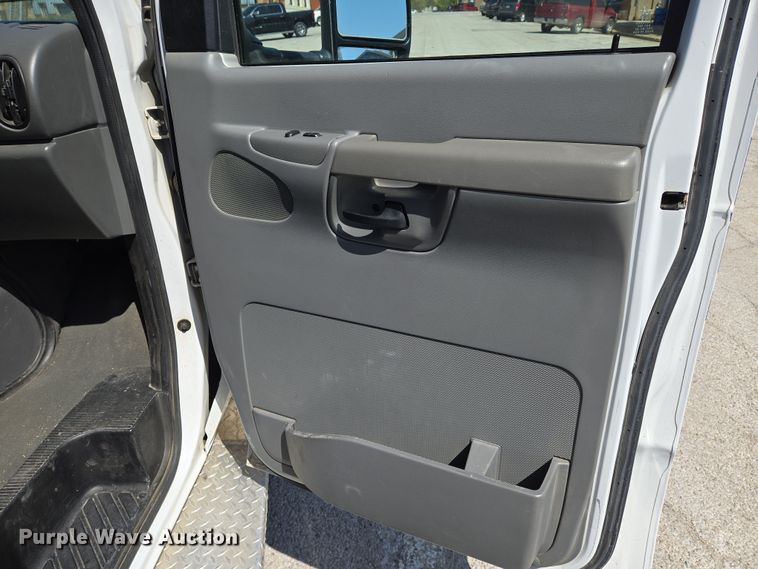 image for item EN8888 2006 Ford E450 Super Duty ambulance